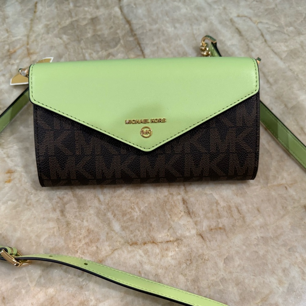 Michael Michael Kors Jet Set Charm Large Envelope Phone Xbody. New with tags